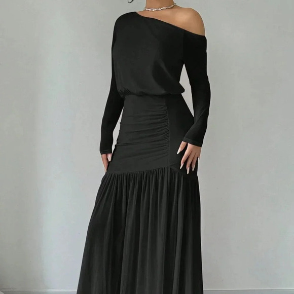 Black Elegant Women's Asymmetrical Neck long sleeved maxi Dress - Picture 4 of 5